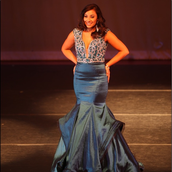 Mac Duggal Dresses & Skirts - Mac Duggal peacock gown